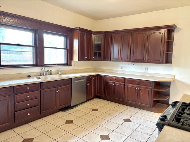 Building Photo - Historic and Spacious Humboldt Neighborhood Home w/ Covered Front/Back Patio and Huge Basement