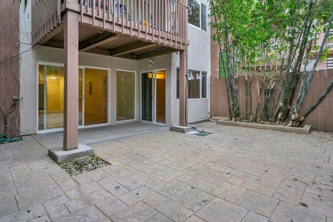 Building Photo - 2600 Torrey Pines Rd