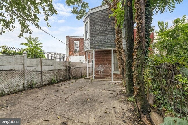 Building Photo - 1215 W 3rd St