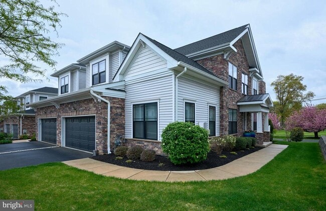 Building Photo - 14 Dogleg Ln