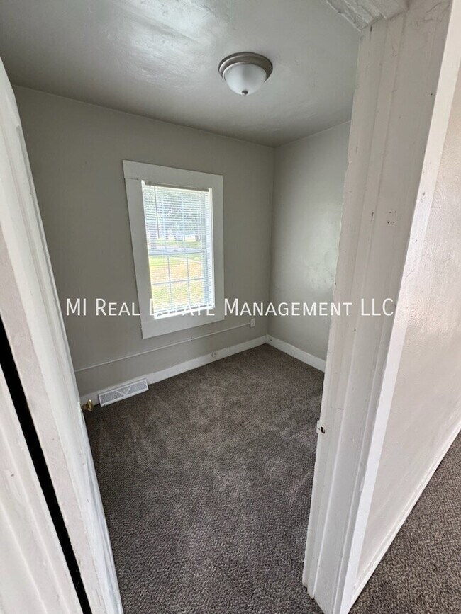 Building Photo - 634 Catawba Ave