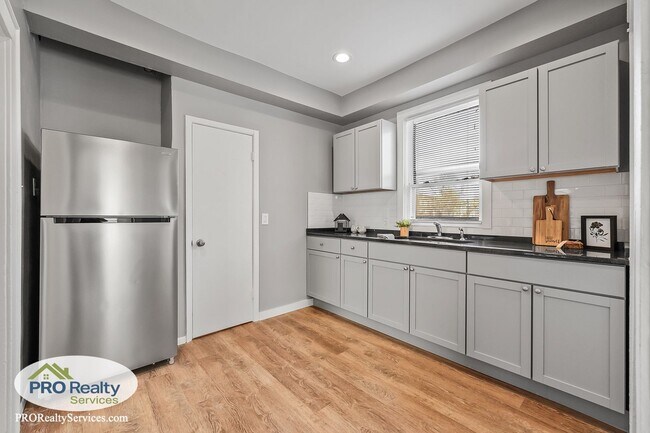 Building Photo - 3 Bedroom Home in South Minneapolis