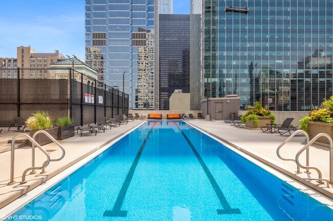 Building Photo - 345 N La Salle Dr