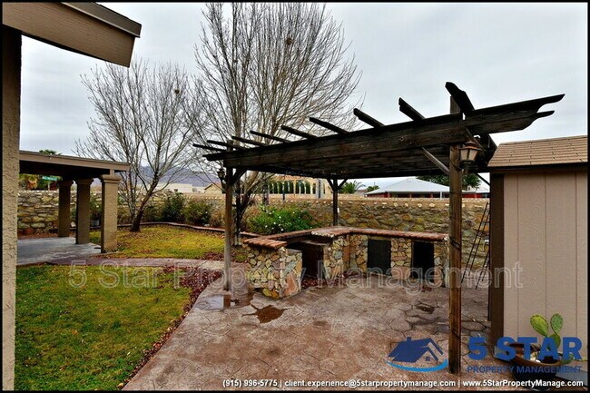 Building Photo - 5005 Moon Ranch Ln