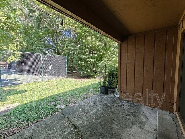Building Photo - 830 SW 56th Terrace