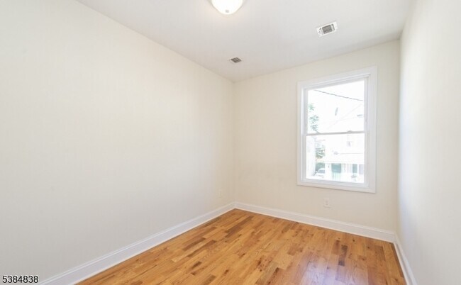 Building Photo - 15 Olyphant Pl