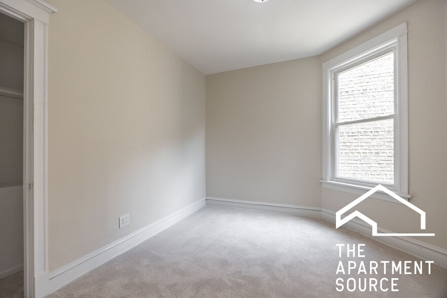 Building Photo - 2110 N Avers Ave