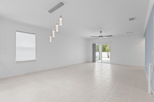 Building Photo - 681 SW Millard Dr