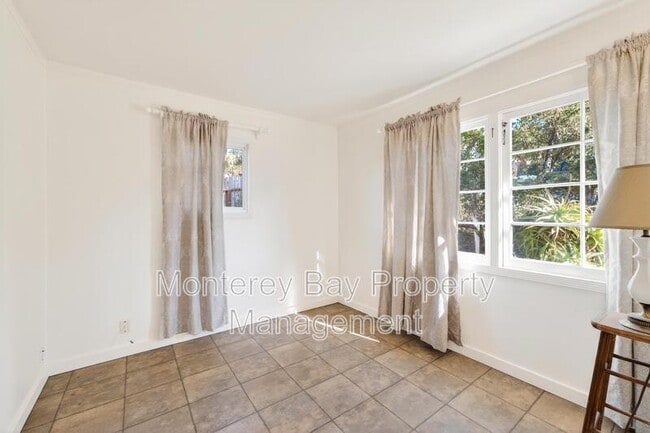 Building Photo - 24736 Dolores St