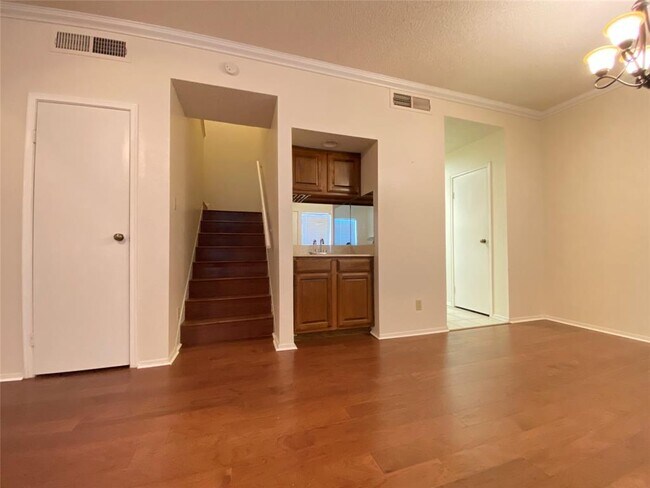 Building Photo - 921 Marine St