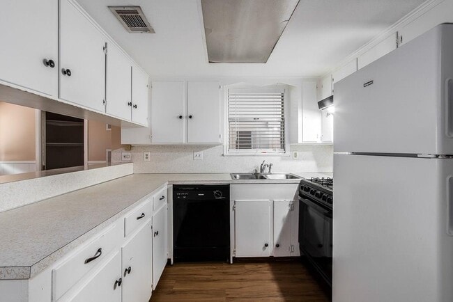 Building Photo - 2802 St Edwards Cir