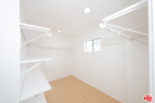 Building Photo - 339 Newland St
