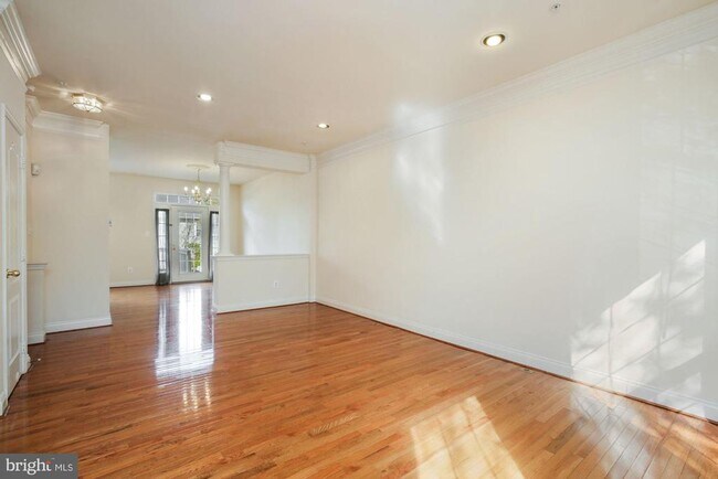 Building Photo - 207 Garden View Way