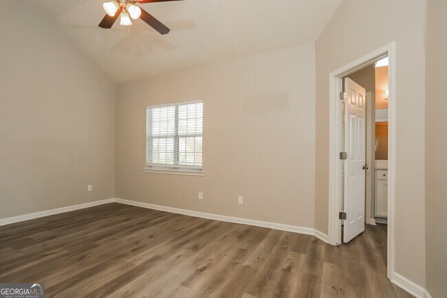 Building Photo - 2057 Wedgewood Dr