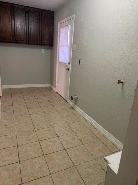 Building Photo - 1507 Sierra Dr