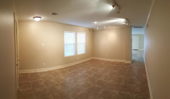 Building Photo - Hailey's Manor