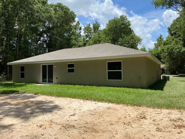 Building Photo - Custom Home - Desirable SE Ocala Neighborh...