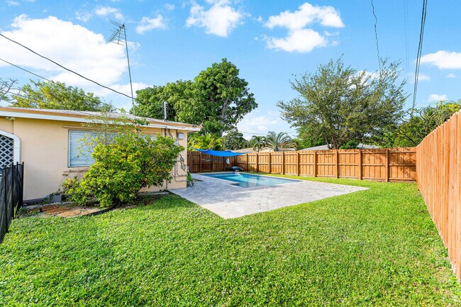 Building Photo - 4780 NE 8th Terrace