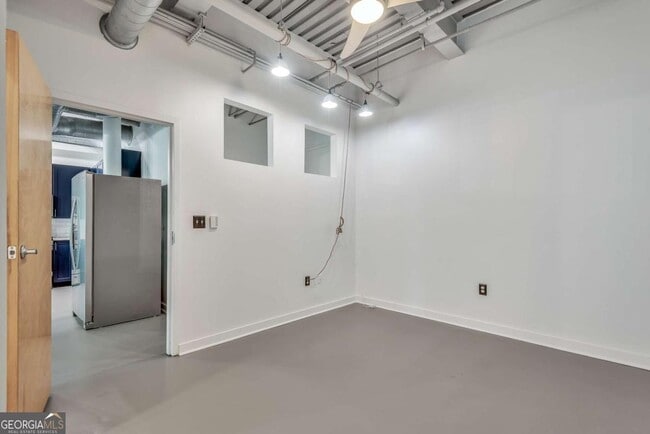 Building Photo - 400 Village Pkwy