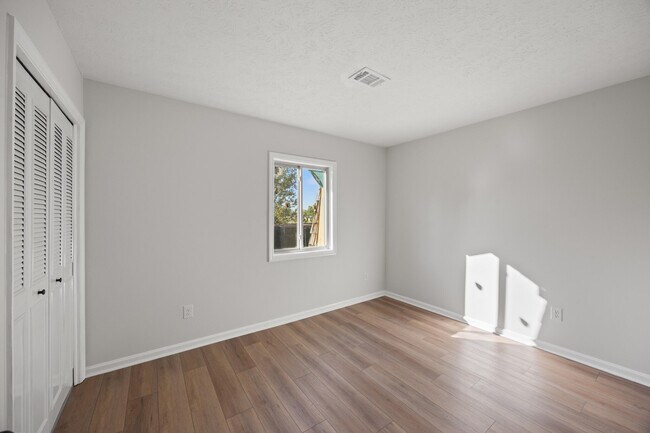 Building Photo - 3368 Montavesta Rd