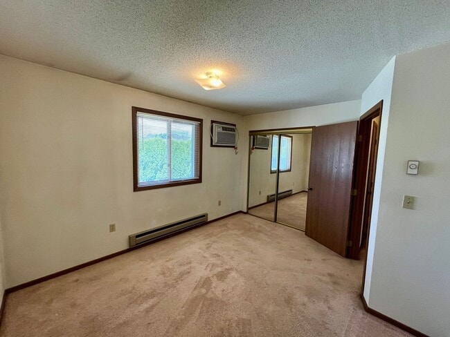 Building Photo - 604 Hollywood Dr