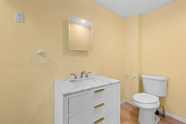 Building Photo - 20 Temple St