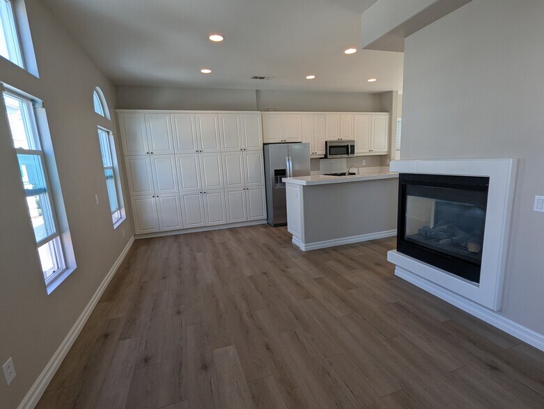 Building Photo - 211 Montana del Lago Dr