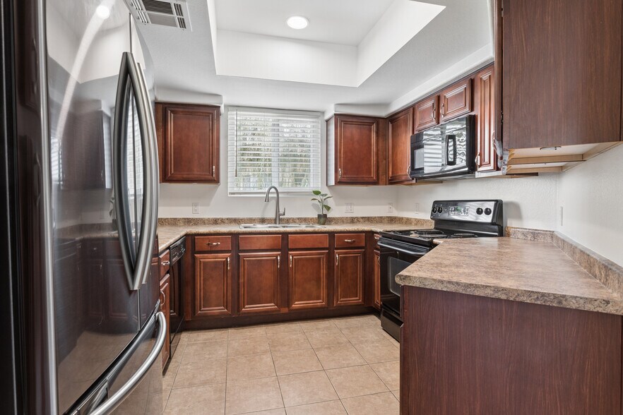 Kitchen with lots of cabinets - 4925 E Desert Cove Ave