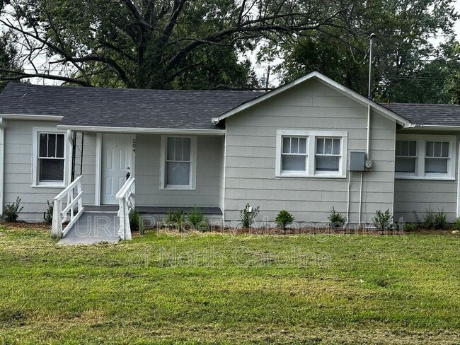 Building Photo - 204 Moore Dr