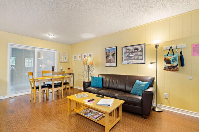 Building Photo - 2204 Trailside Dr