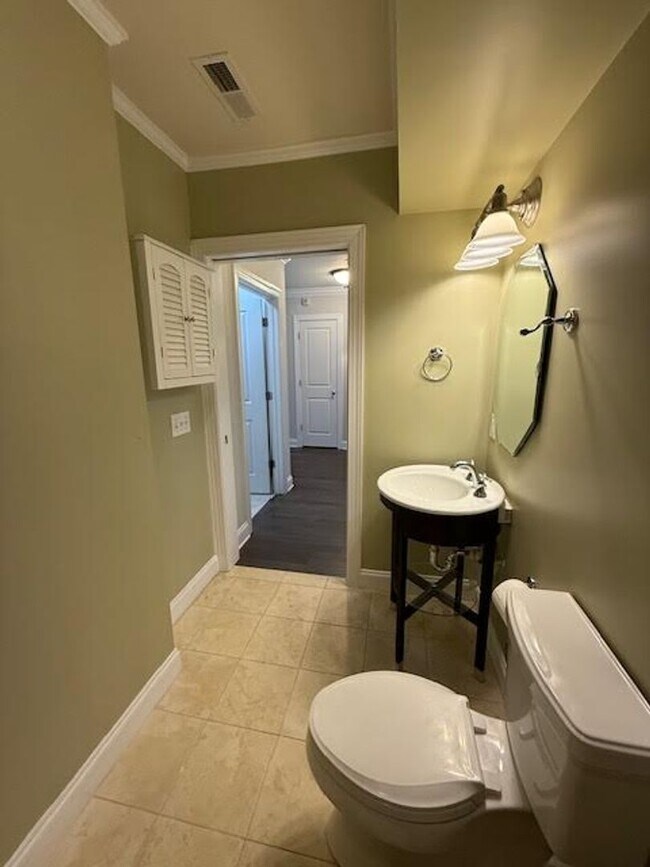 Building Photo - Experience the Heart of It All - at Mayfaire Townview!