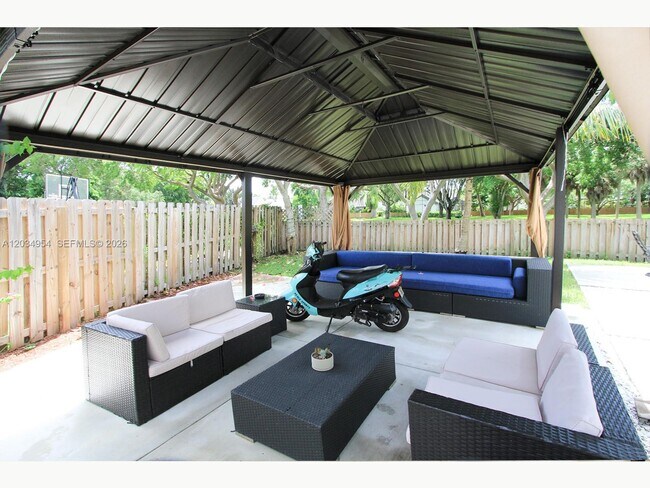 Building Photo - 14740 SW 108th Terrace