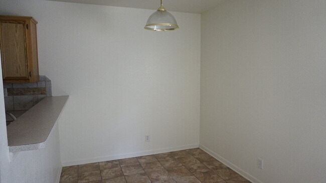Building Photo - 1400 Chips Dr
