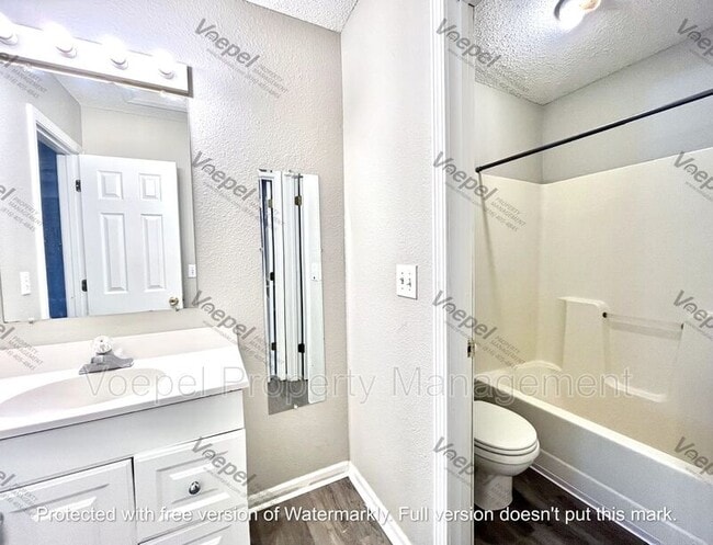 Building Photo - 5644 N Anita Ave