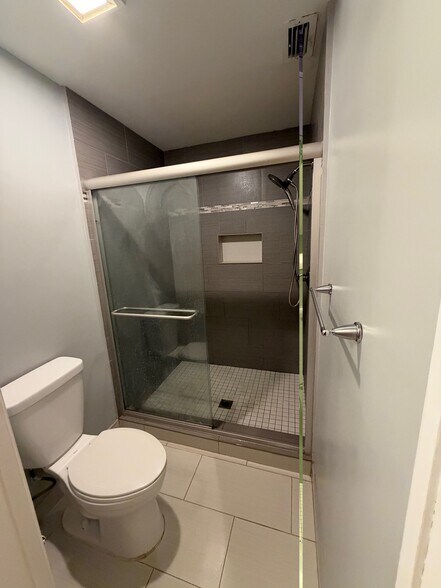 master shower - 8455 Shadow Ct