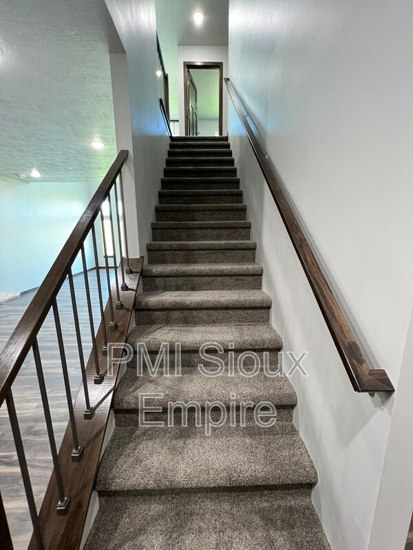 Building Photo - 6171 S Alki Pl