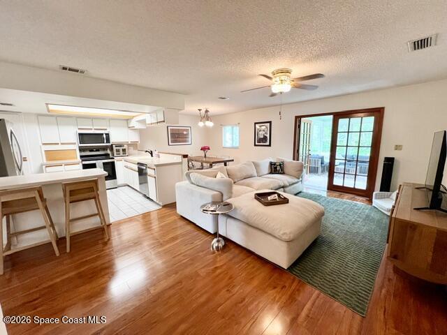 Building Photo - 2108 Rosewood Dr