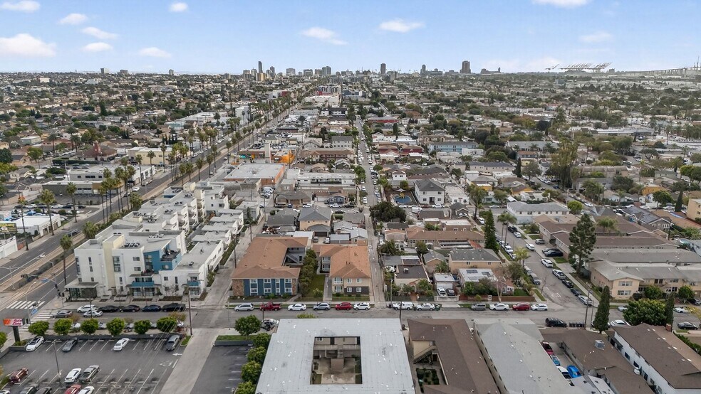 Building Photo - 216 E Burnett St