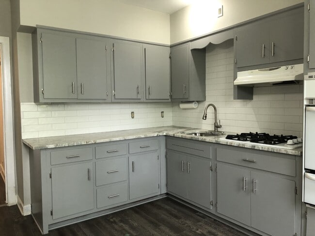 Building Photo - 193 Hillside Ave