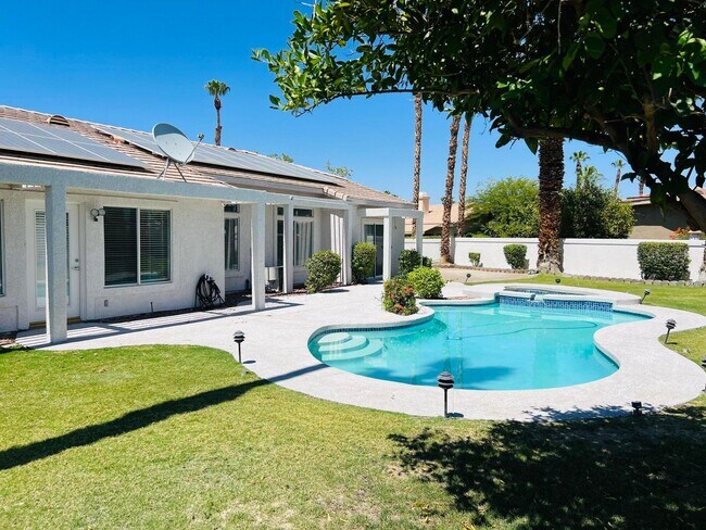 Building Photo - 47970 Vía Jardin