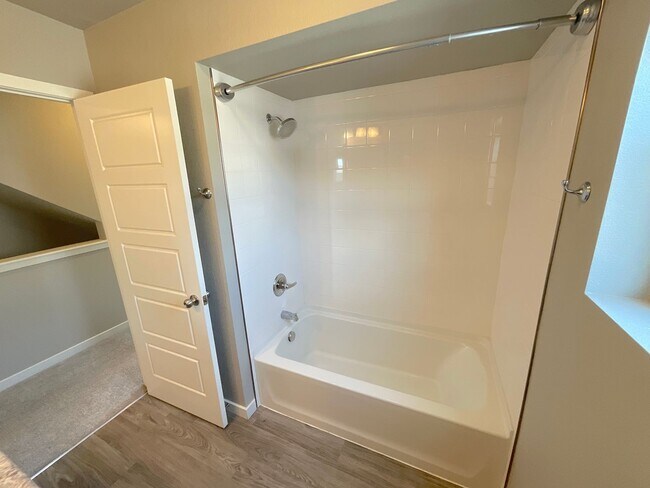 Building Photo - 3 Bedrooom Home Available Near Dublin Blvd...