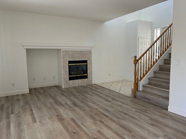 Building Photo - 10019 Capistrello Ave