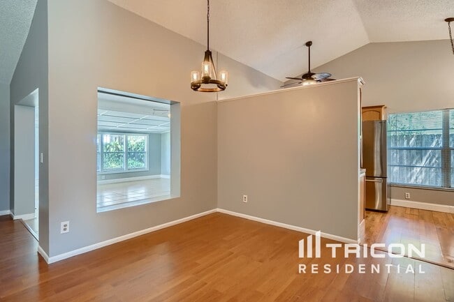 Building Photo - 328 Sir Lawrence Dr