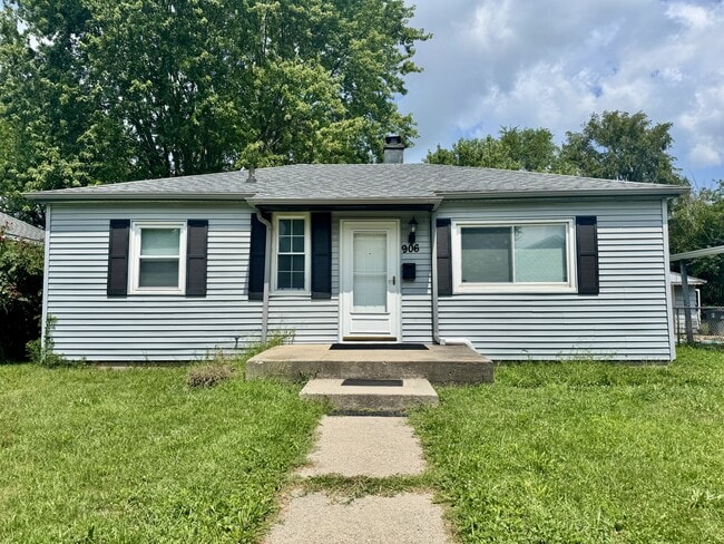 Primary Photo - 906 E Elm St