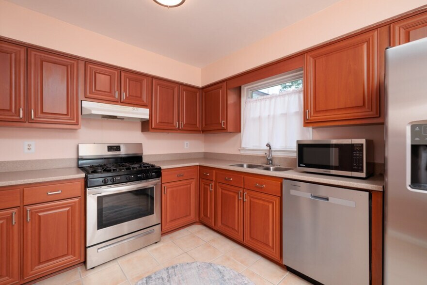 Building Photo - 1705 Maryus Ct