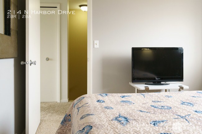 Building Photo - Condo with channel view