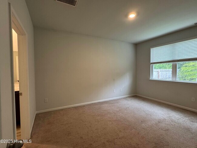 Building Photo - 202 Airlie Vista Ln