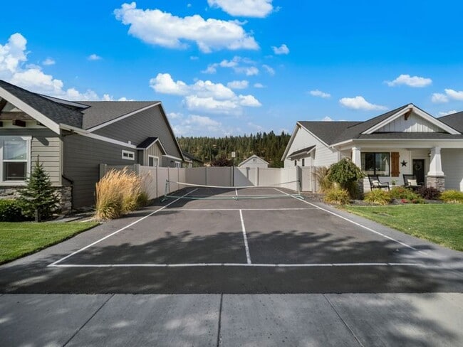 Building Photo - Fully Furnished Luxury 3-Bed, 2-Bath Home ...