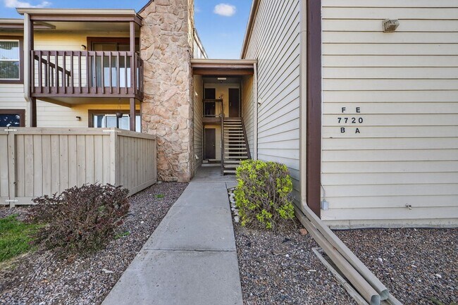 Building Photo - Updated 2 bed 1 bath condo in Arvada!