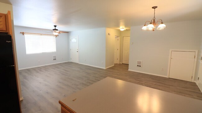 Building Photo - Recently updated 2/1.5 townhome next to th...